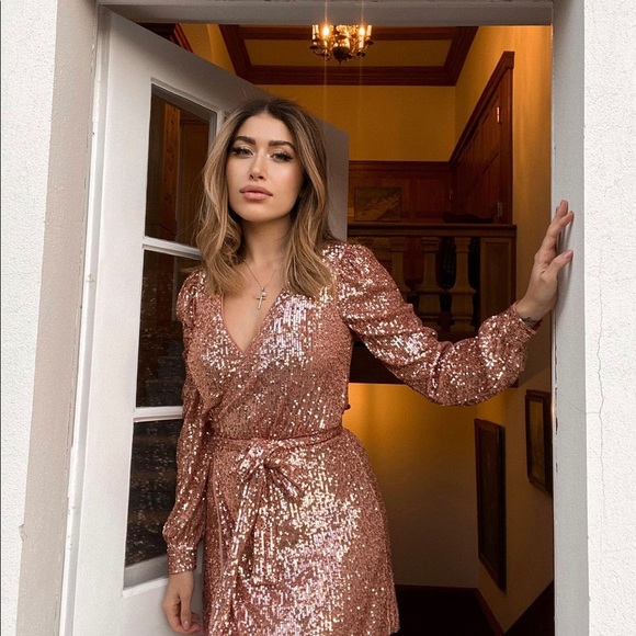 NWT rose gold SEQUIN NBD MINI DRESS - Picture 2 of 15